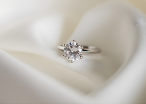 Gold vs. Silver: A Guide to Choosing Your Perfect Metal