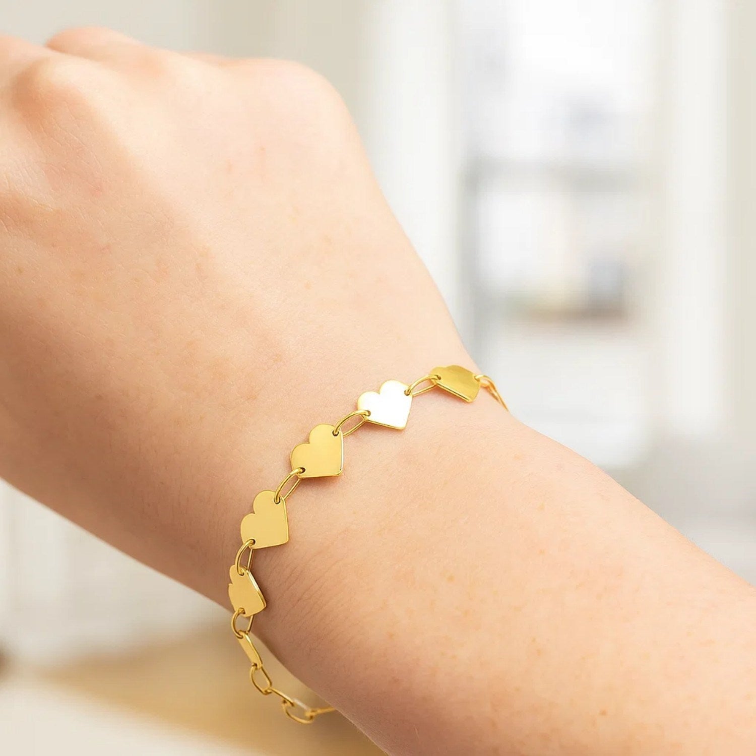 14k Yellow Gold 7 inch Mirrored Heart Chain Bracelet (5.00 mm)