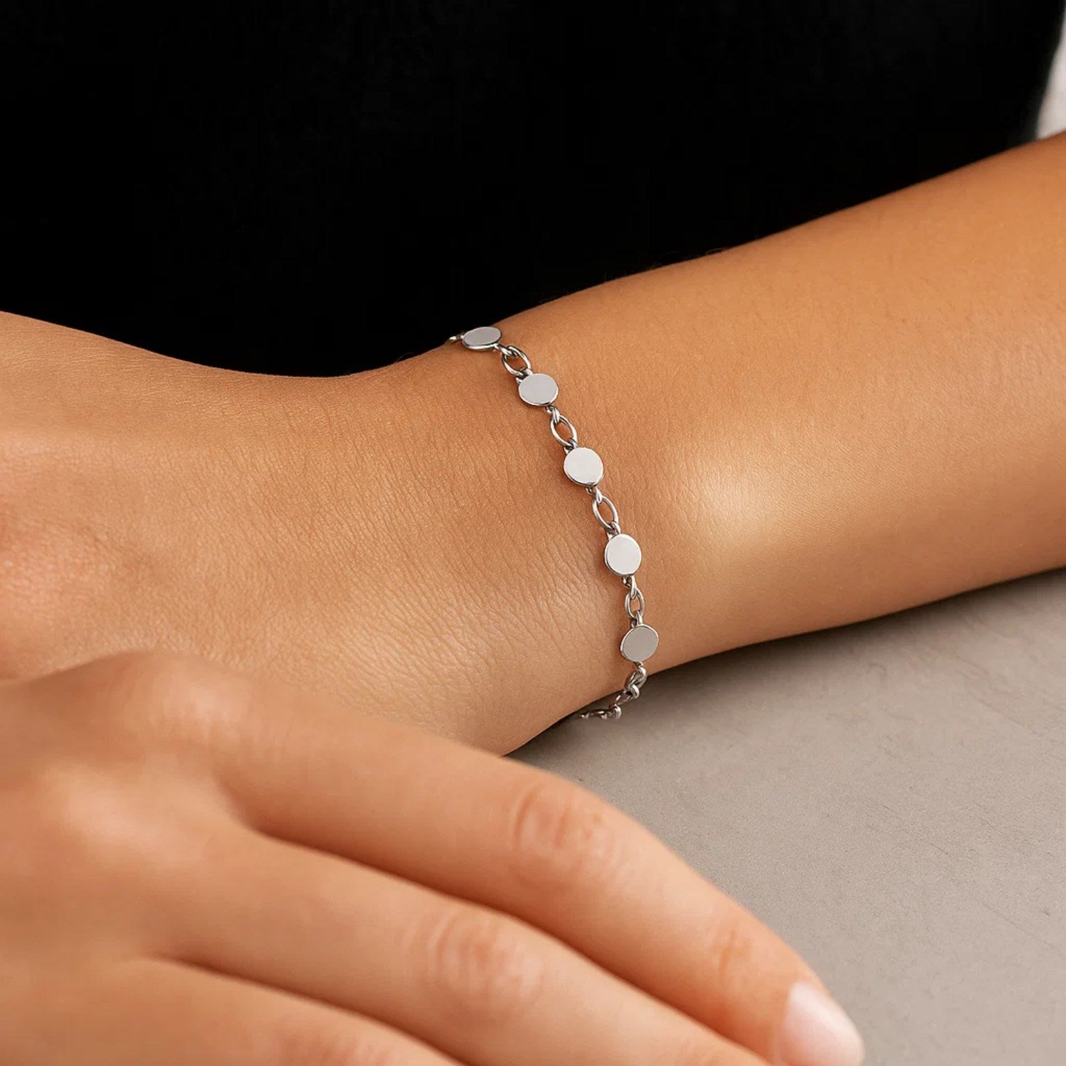 14k White Gold Bracelet with Polished Circles (4.00 mm)