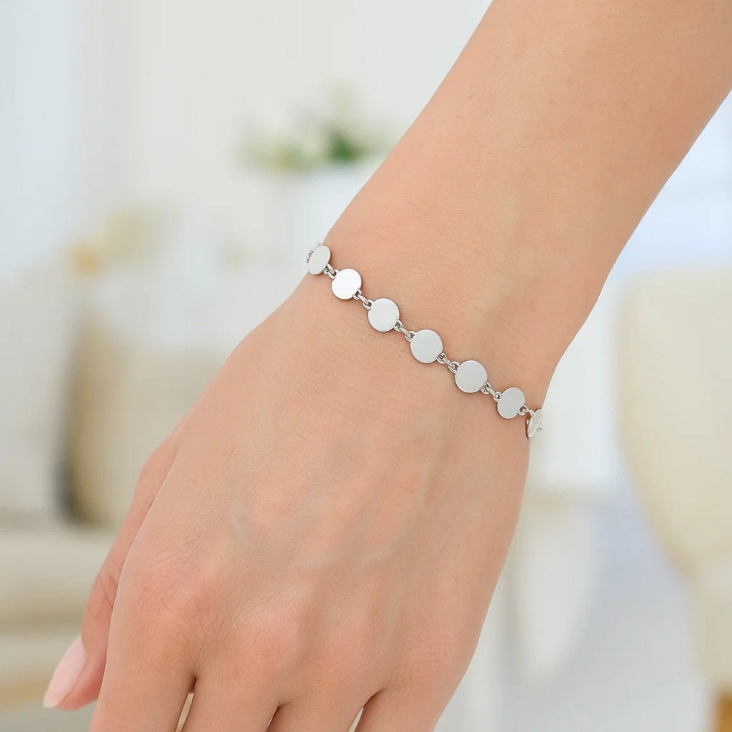 14k White Gold Bracelet with Polished Circles (4.00 mm)