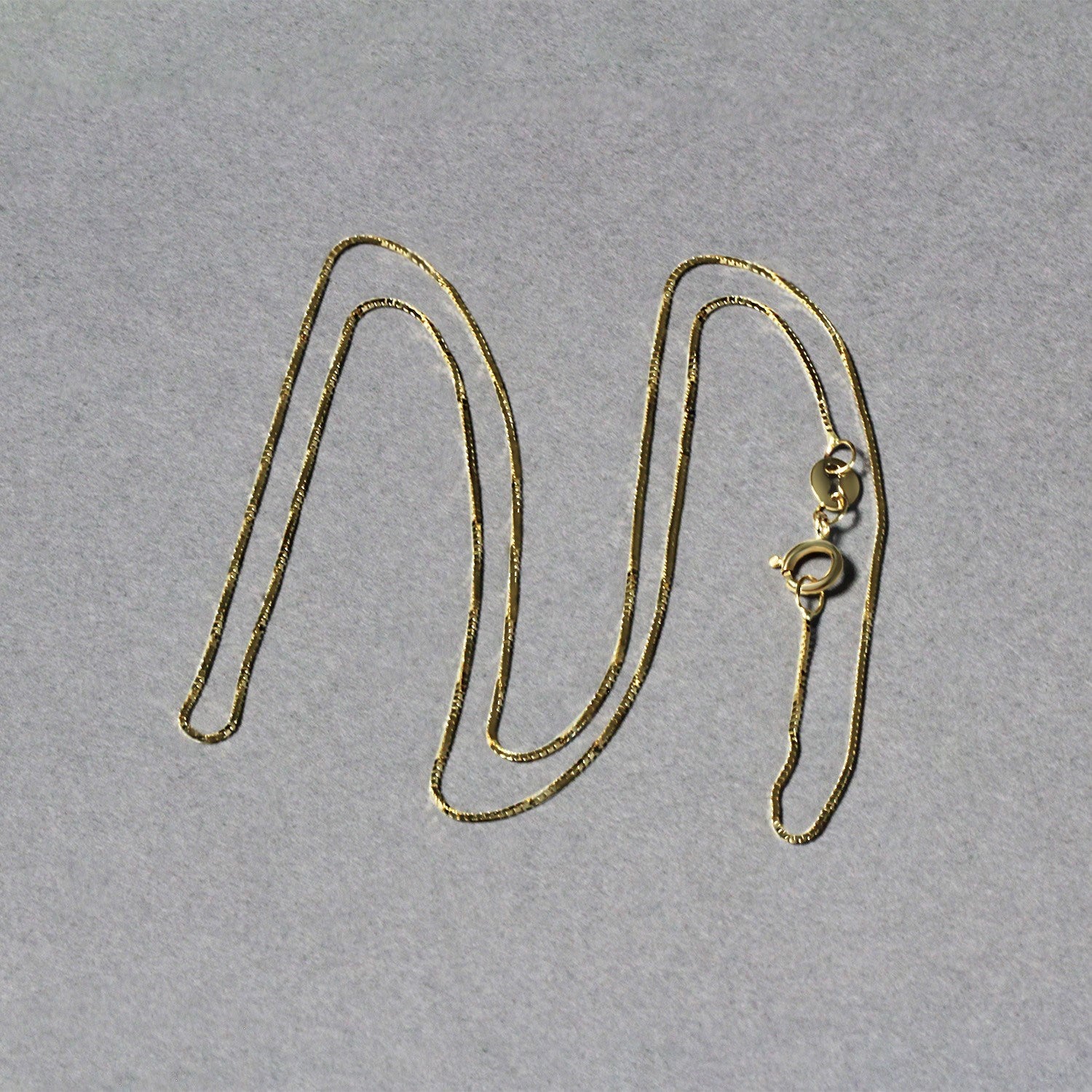 Chaîne classique en or jaune 14 carats (0,60 mm)