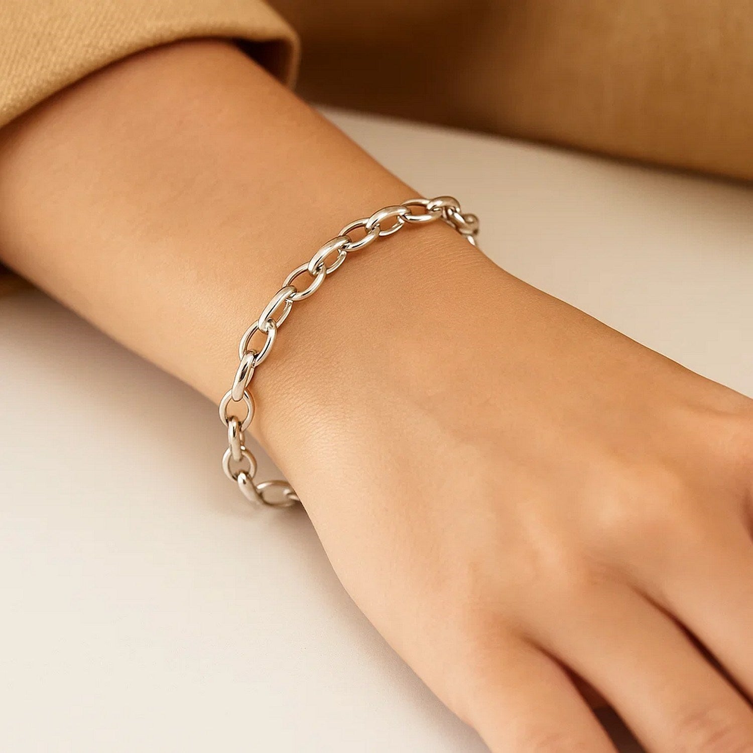 14k White Gold Oval Rolo Bracelet  (4.60 mm)