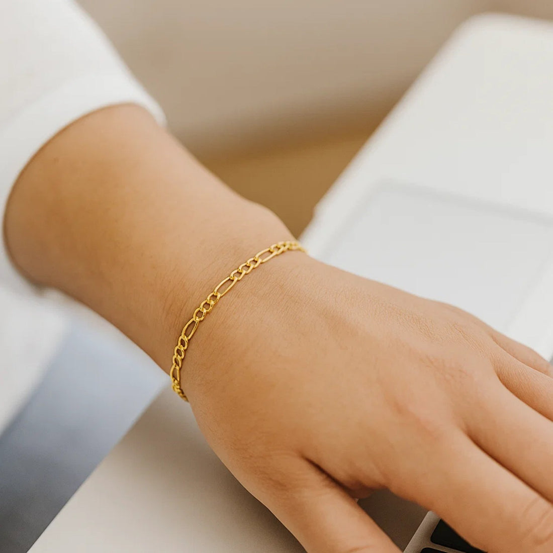 14k Yellow Gold Solid Figaro Bracelet (2.80 mm)