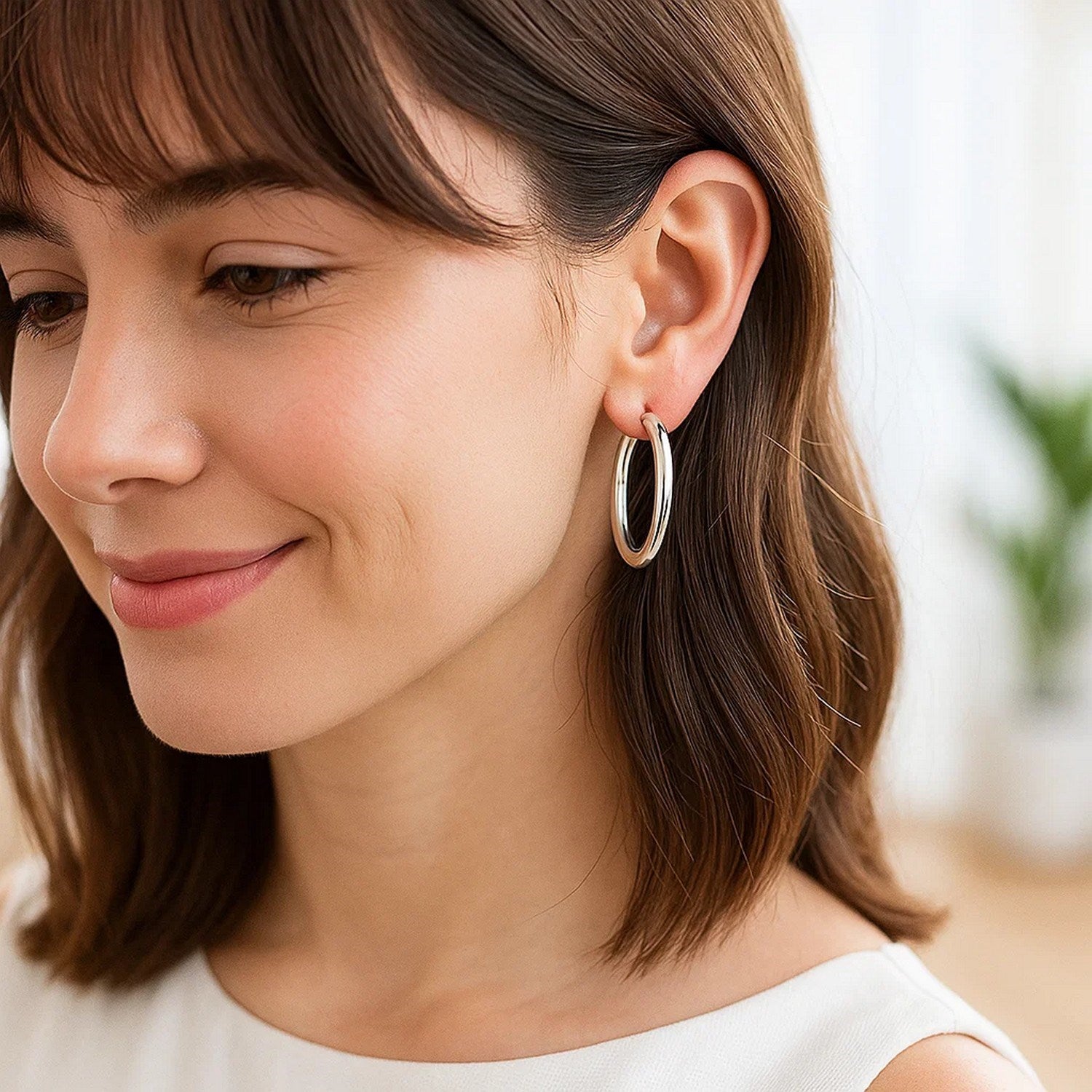 14k White Gold Polished Hoop Earrings (4x25mm)