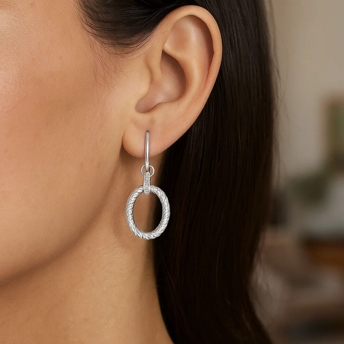 Sterling zilveren rhodium afgewerkte diamanten versierde ovale touw oorbellen