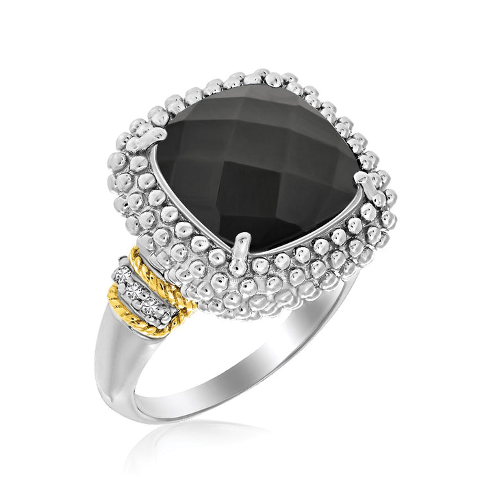Bague coussin en or jaune 18 carats et argent sterling, ornée d'onyx noir et de diamants.