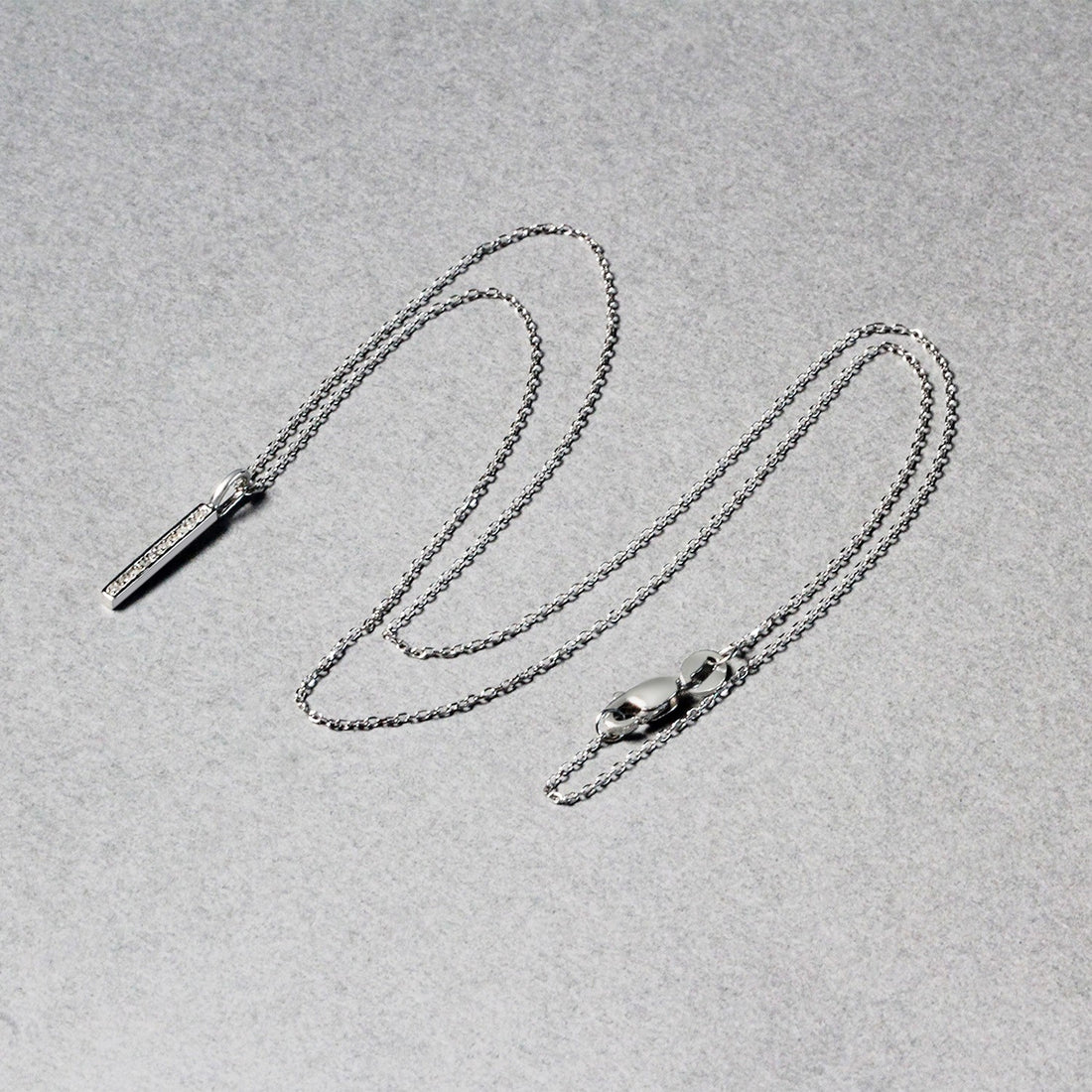 14k witgouden staafhanger met diamanten