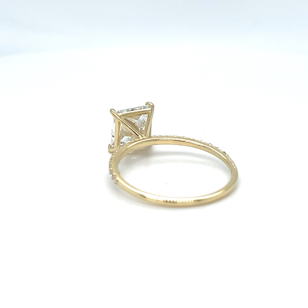14 karaat geelgouden solitaire ring met 1,88 ct Princess Cut lab-grown diamant – IGI gecertificeerd