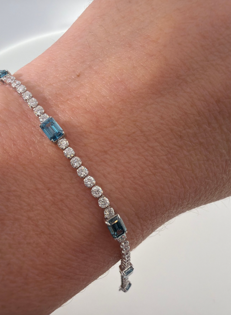 Exclusieve 14 karaat witgouden tennisarmband met 3,79 ct Fancy Vivid Blue lab-grown diamanten – IGI gecertificeerd